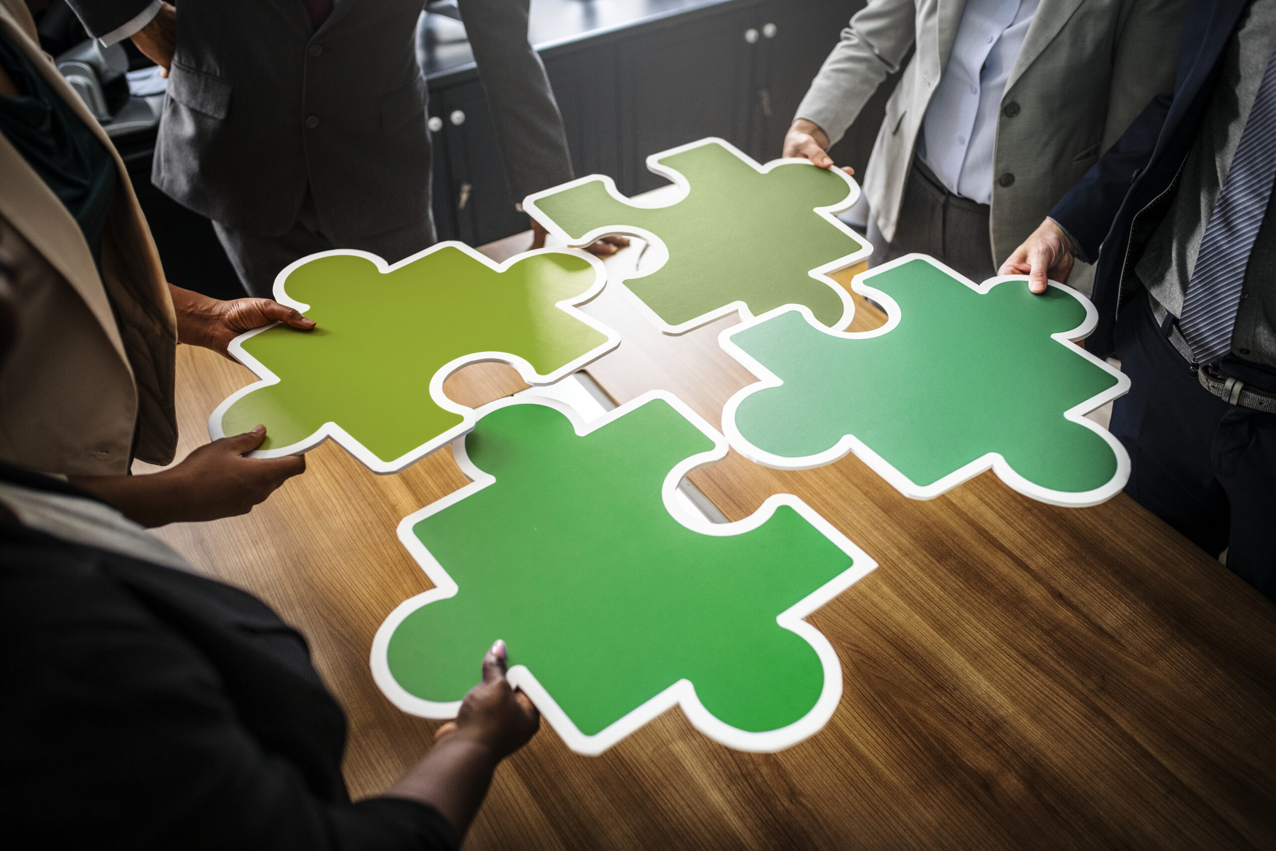 Business people connecting puzzle pieces